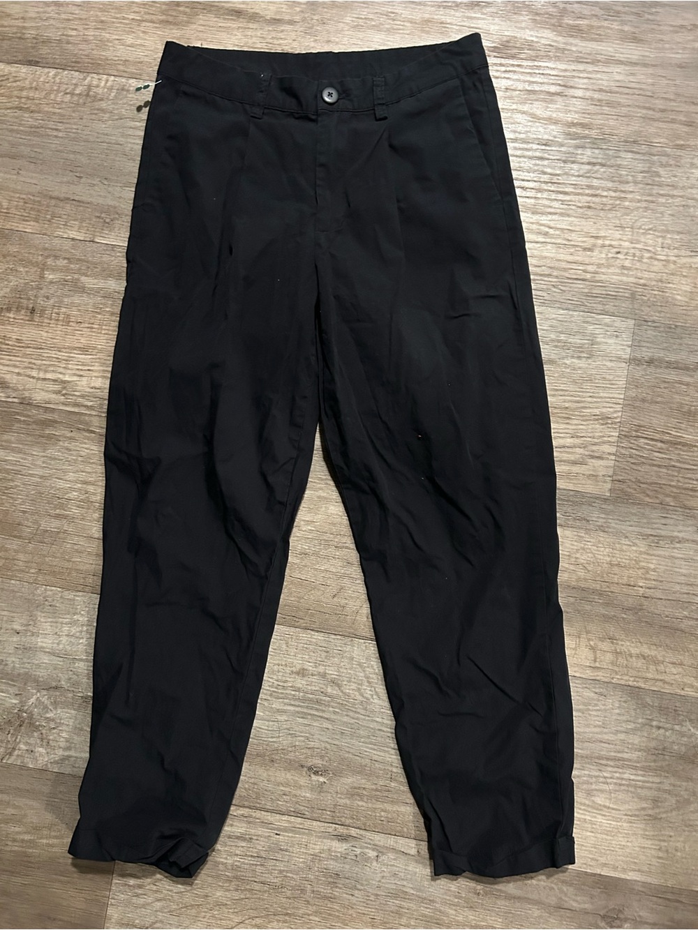 Kut from the Kloth black cotton chino pants with tapered fit #chino #tapered